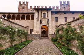 Castelli, palazzi e borghi medievali